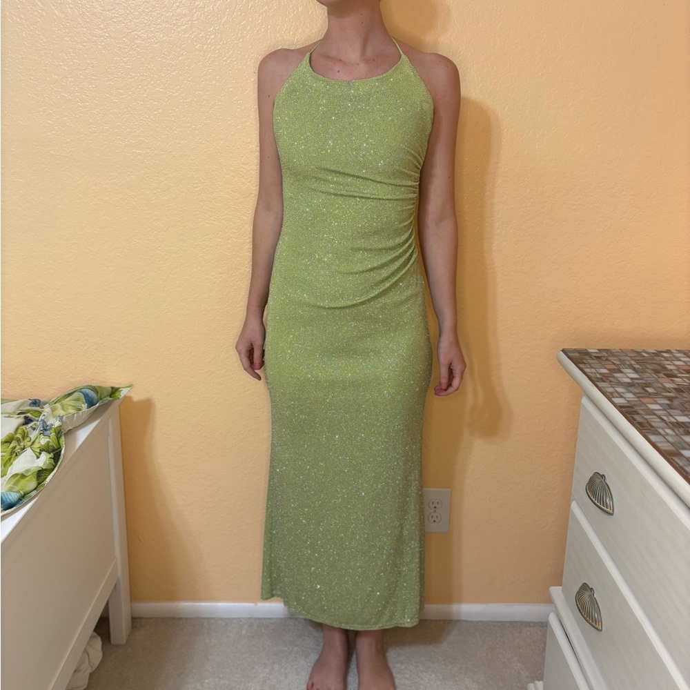 Long Formal Gown. Gorgeous Green with sequins. New.